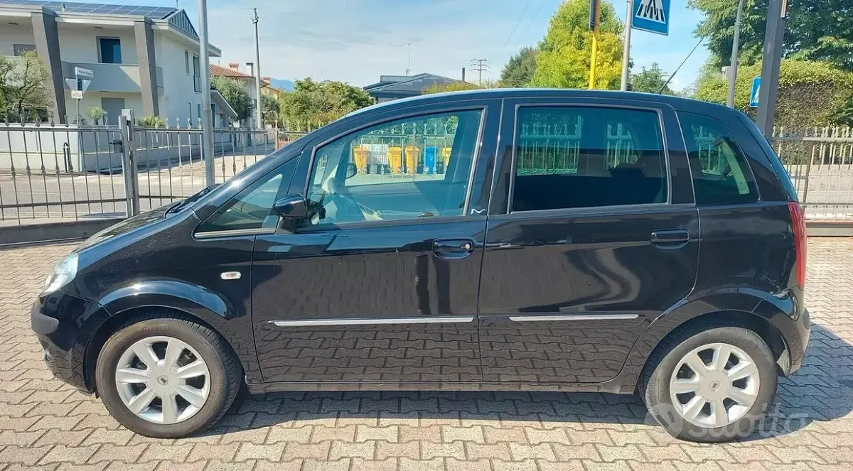 Usata Lancia Musa 69 CV (50 kW) 2006 Nero Monovolume