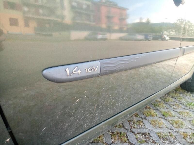 Usata Renault Modus 98 CV (72 kW) 2006 Verde Monovolume