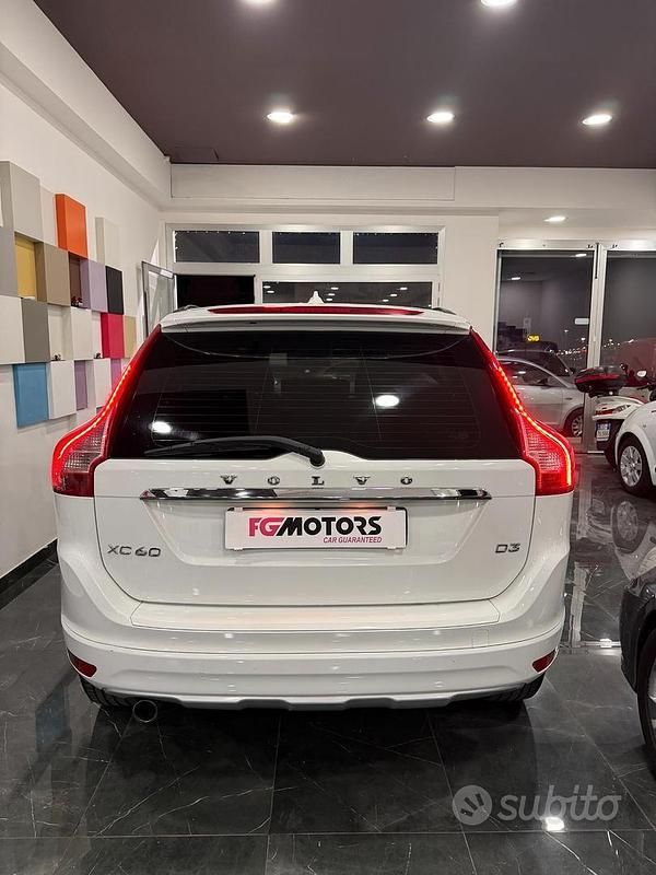 Usata Volvo XC60 Kinetic 149 CV (109 kW) 2015 Bianco SUV