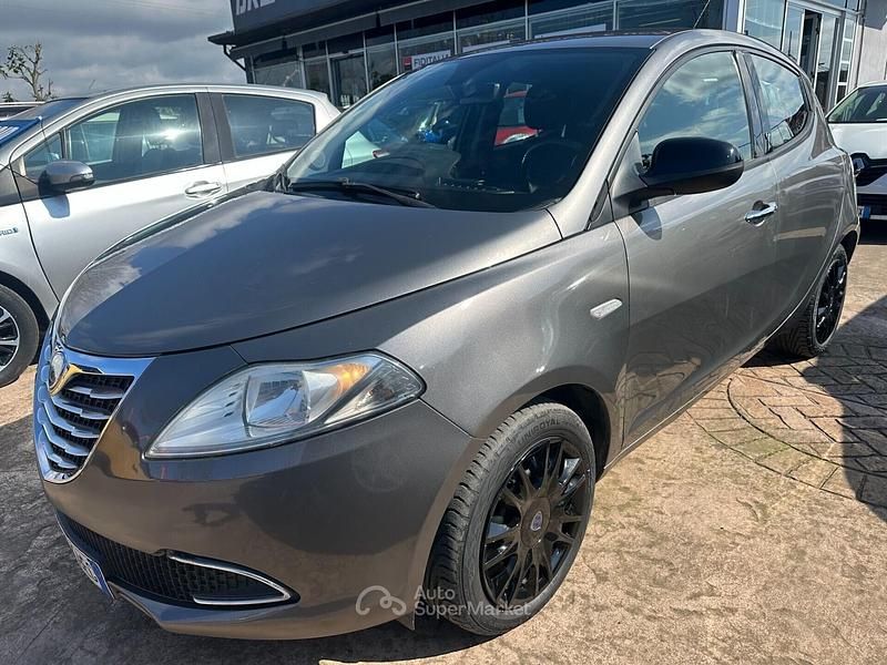 Usata Lancia Ypsilon Gold 69 CV (50 kW) 2012 Nero Utilitaria