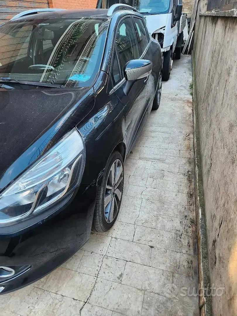 Usata Renault Clio 78 CV (57 kW) 2015 Nero Station wagon