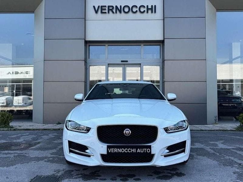 Usata Jaguar XE R-Sport 179 CV (131 kW) 2018 Bianco Berlina