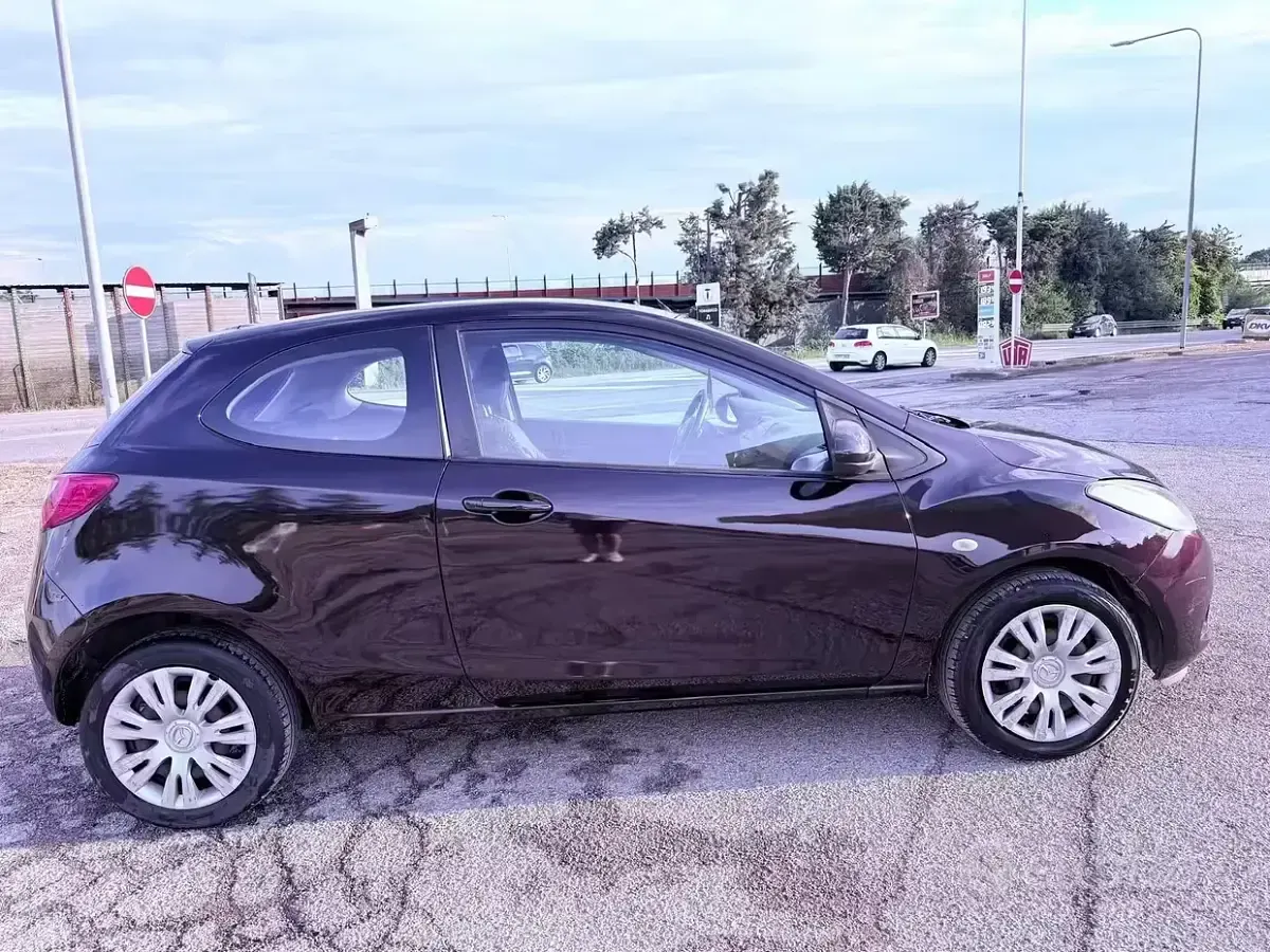 Usata Mazda 2 75 CV (55 kW) 2008 Nero Utilitaria