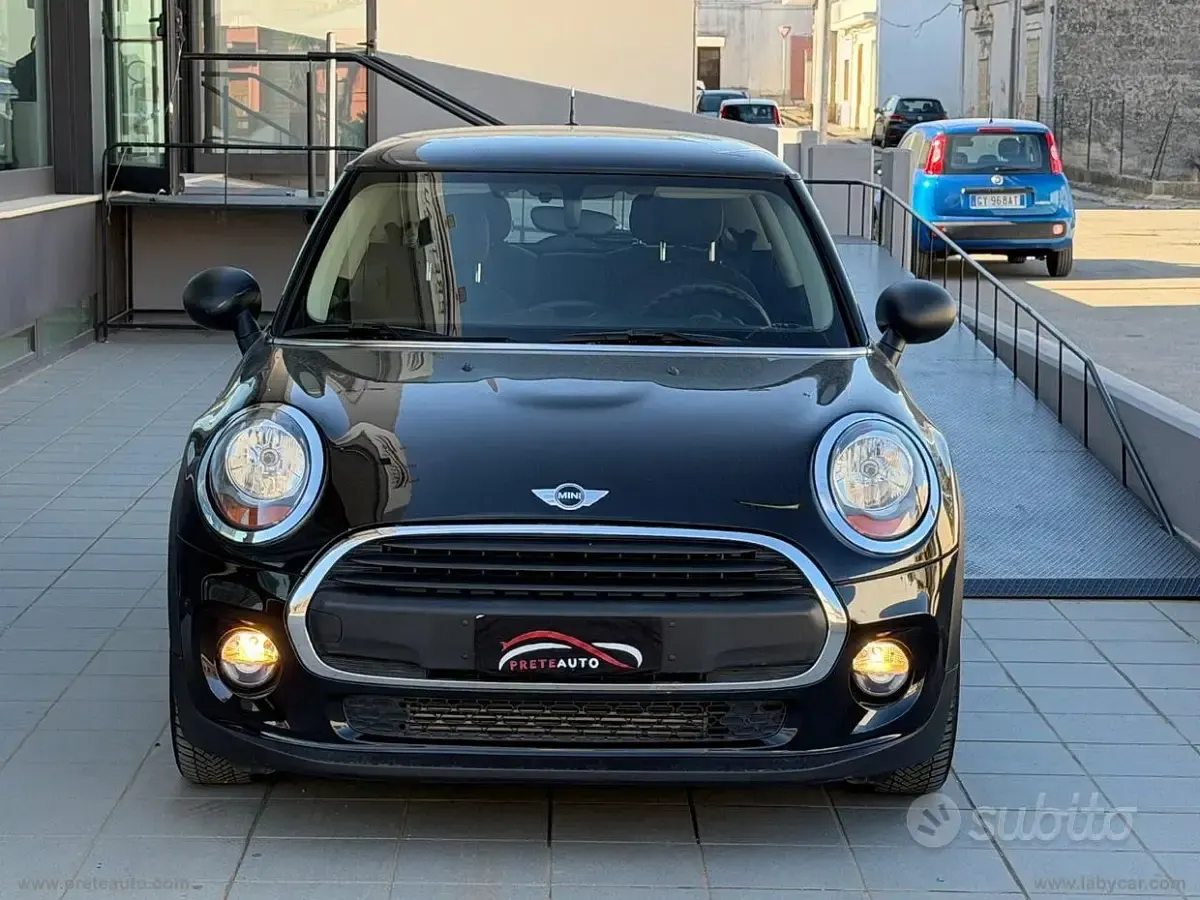 Usata Mini ONE 75 CV (55 kW) 2017 Nero Utilitaria