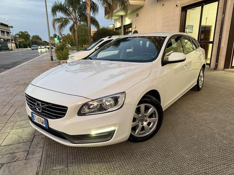 Bianco Usata 2013 Volvo V60 Kinetic Station wagon | 6500 € (Buon prezzo) - Immagine 1/4