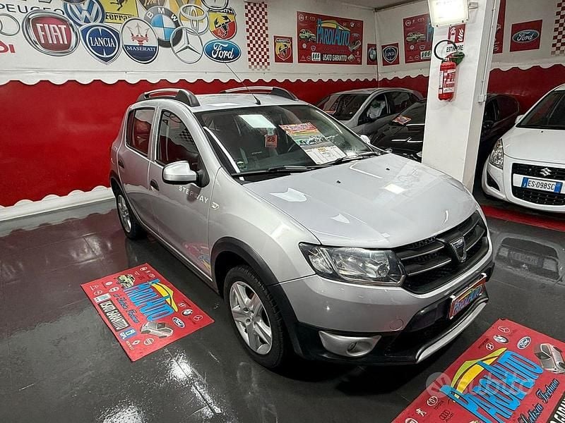 Usata Dacia Sandero Prestige 90 CV (66 kW) 2013 Grigio Utilitaria