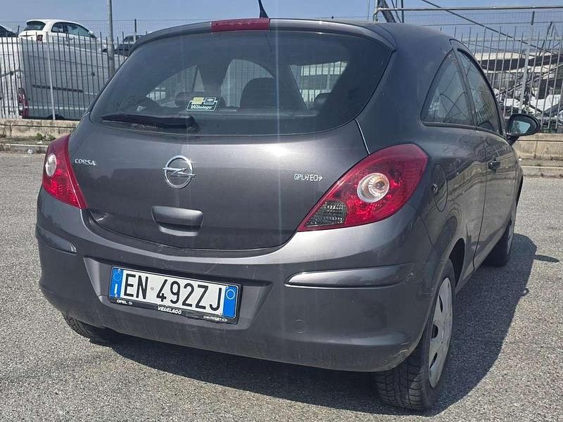 Usata Opel Corsa Edition 86 CV (63 kW) 2012 Grigio Utilitaria