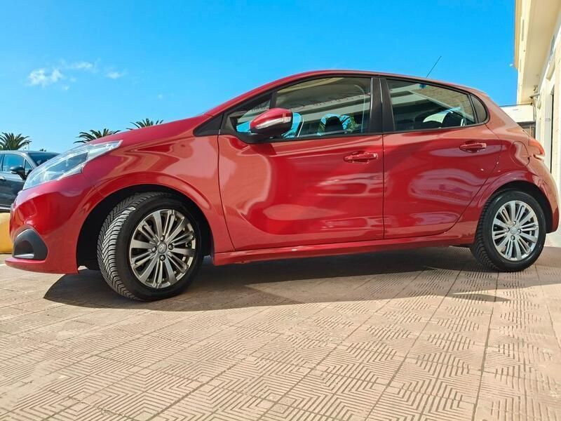 Usata Peugeot 208 102 CV (75 kW) 2018 Rosso Utilitaria