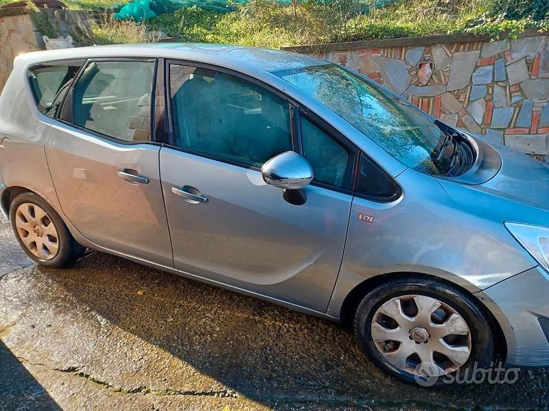 Usata Opel Meriva 95 CV (69 kW) 2011 Grigio Monovolume