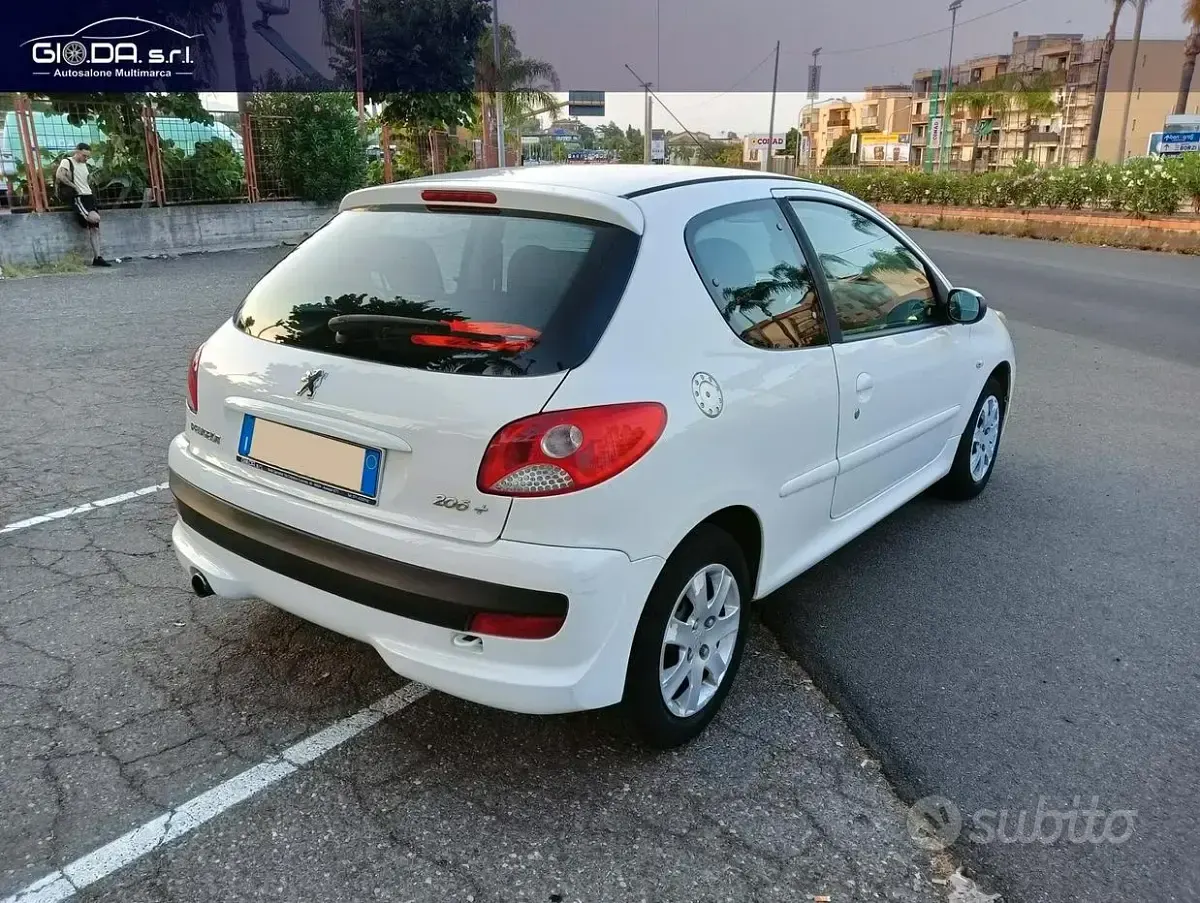 Usata Peugeot 206+ 68 CV (50 kW) 2010 Bianco Utilitaria