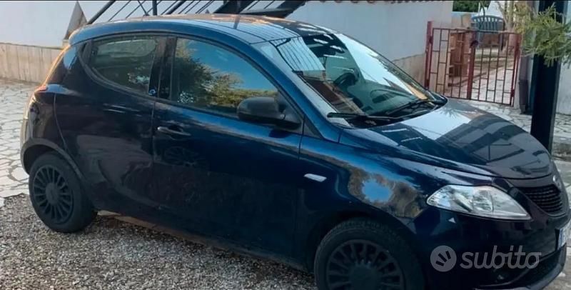 Usata Lancia Ypsilon 69 CV (50 kW) 2019 Nero Utilitaria
