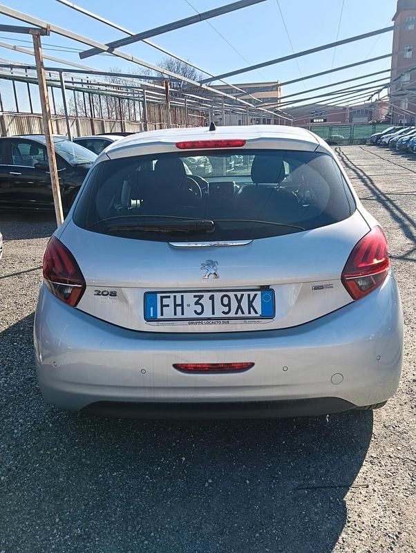 Usata Peugeot 208 Allure 81 CV (59 kW) 2017 Argento Utilitaria