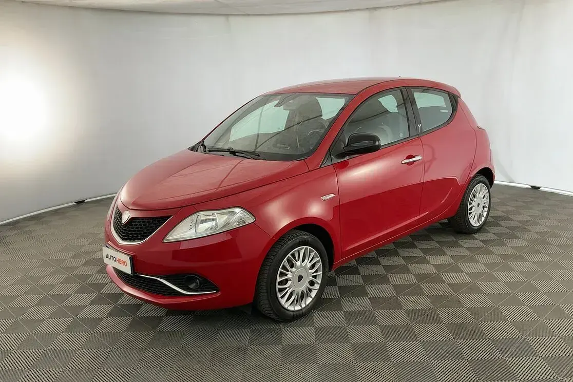 Usata Lancia Ypsilon Gold 70 CV (51 kW) 2016 Utilitaria