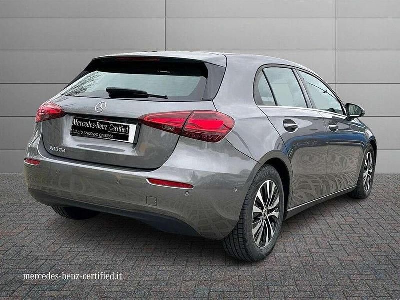 Usata Mercedes A180 Advanced 116 CV (85 kW) 2025 Grigio montagna Berlina