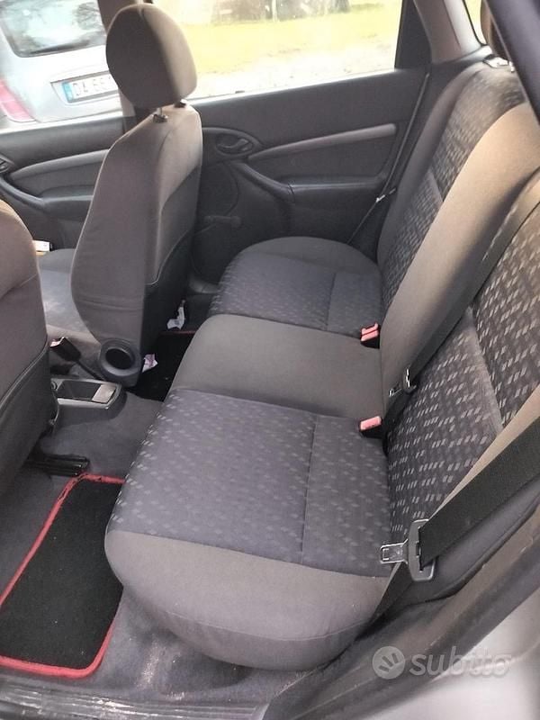 Usata Ford Focus 2001 Grigio
