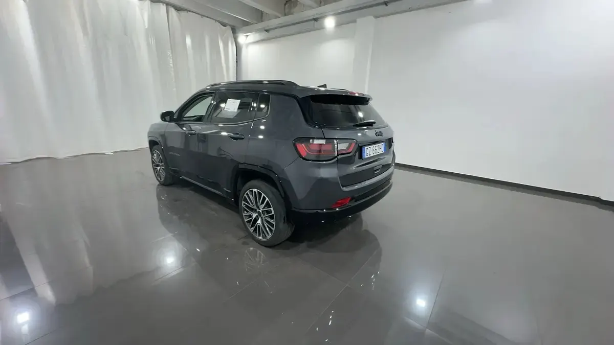 Usata Jeep Compass Summit 130 CV (95 kW) 2025 679graphite grey SUV