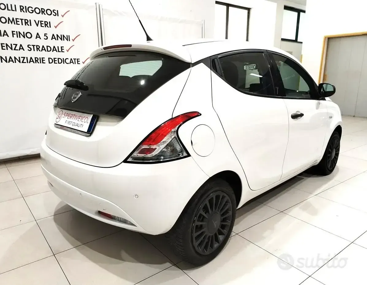 Usata Lancia Ypsilon 69 CV (50 kW) 2017 Bianco Utilitaria