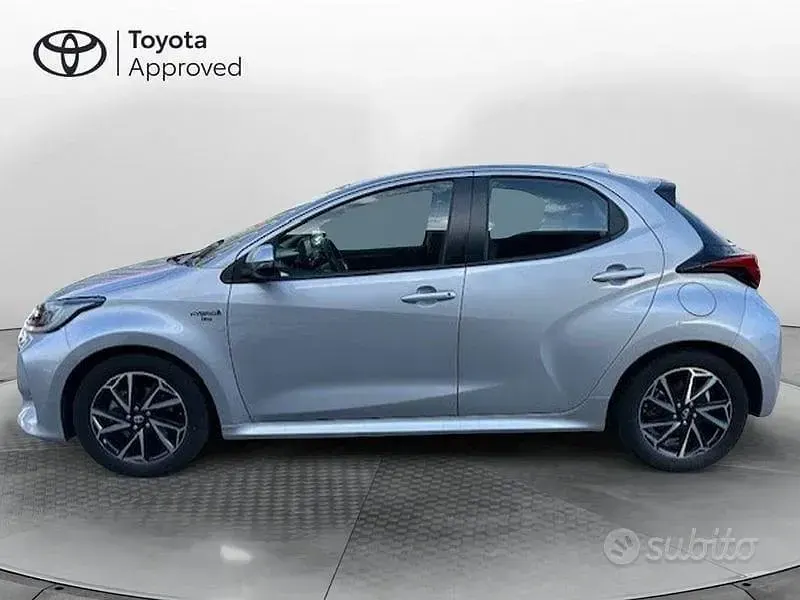 Usata Toyota Yaris Hybrid Trend 116 CV (85 kW) 2021 Grigio Berlina