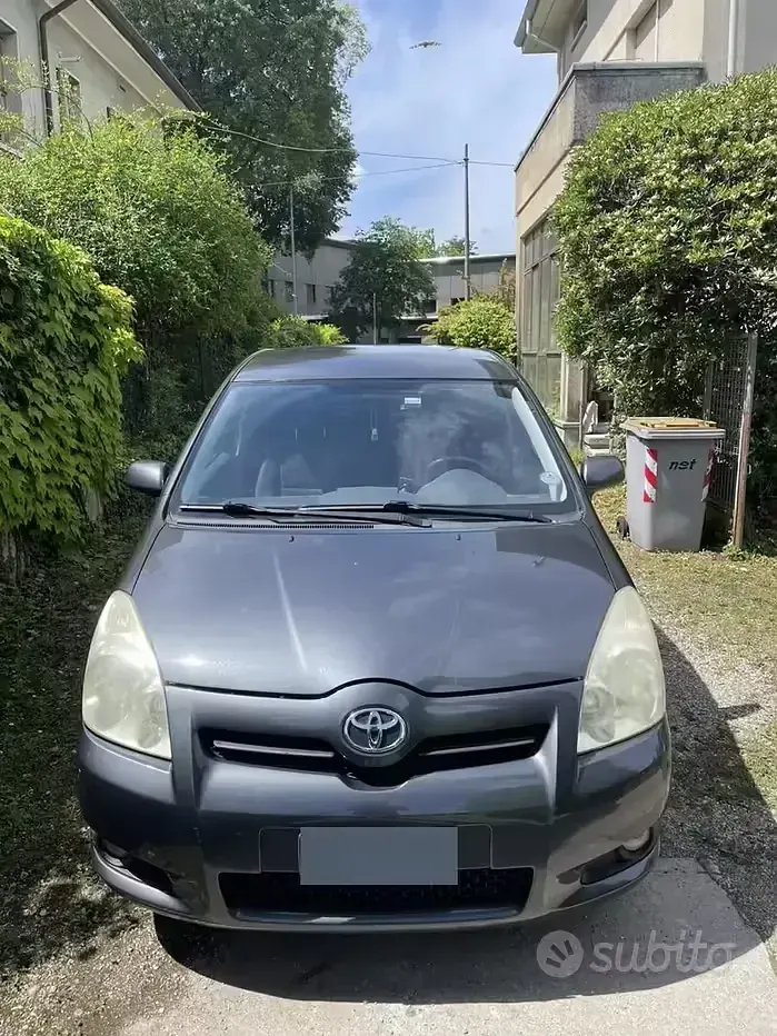 Usata Toyota Corolla Verso 177 CV (130 kW) 2008 Grigio Monovolume
