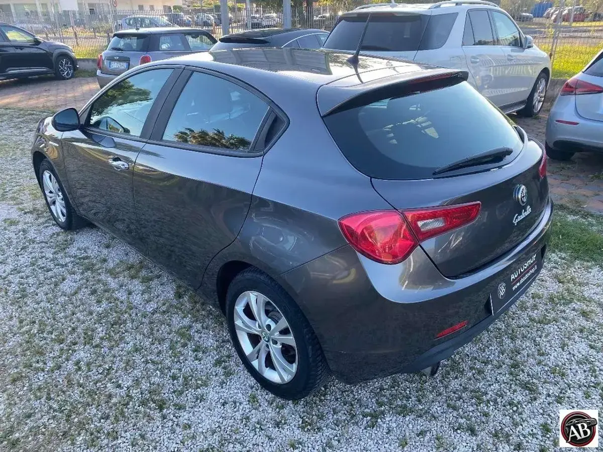 Usata Alfa Romeo Giulietta 121 CV (88 kW) 2014 Grigio Utilitaria