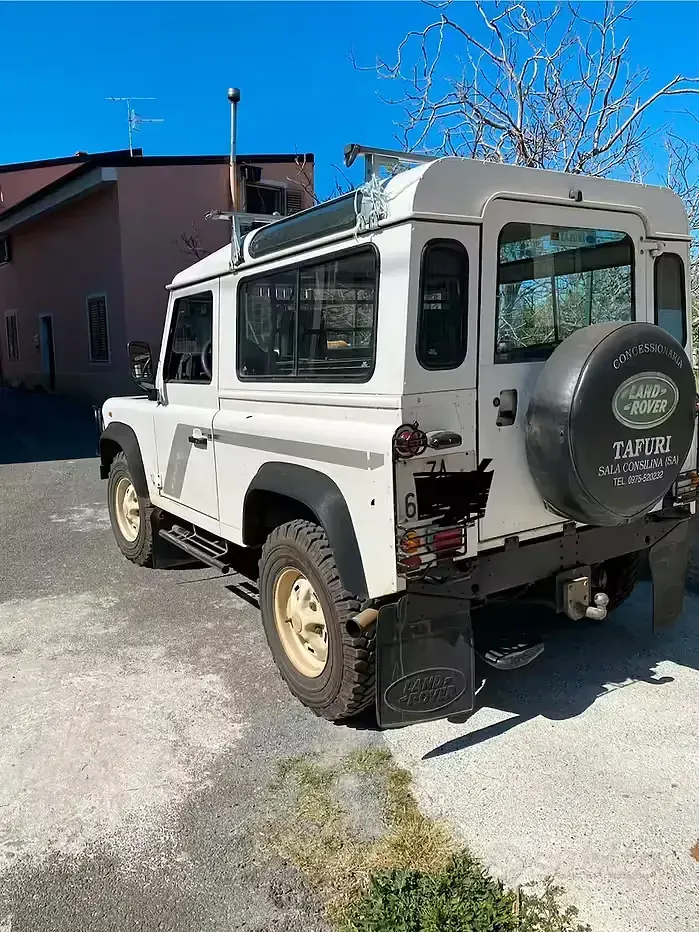 Usata Land Rover Defender 86 CV (63 kW) 1997 SUV