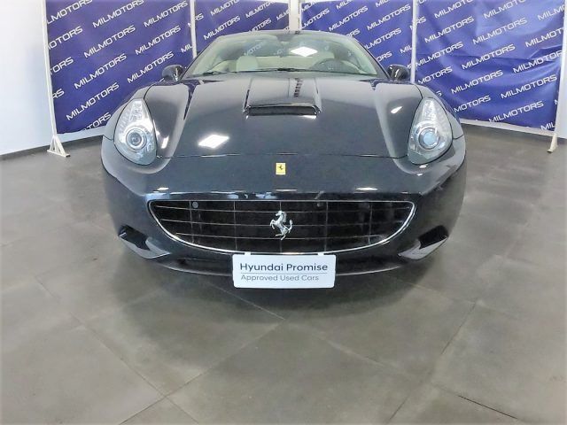Usata Ferrari California 460 CV (338 kW) 2011 Blu metallizzato Cabrio