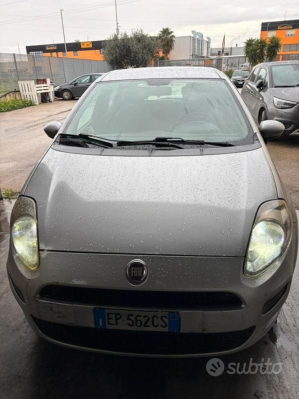 Usata Fiat Grande Punto 75 CV (55 kW) 2013 Grigio Utilitaria