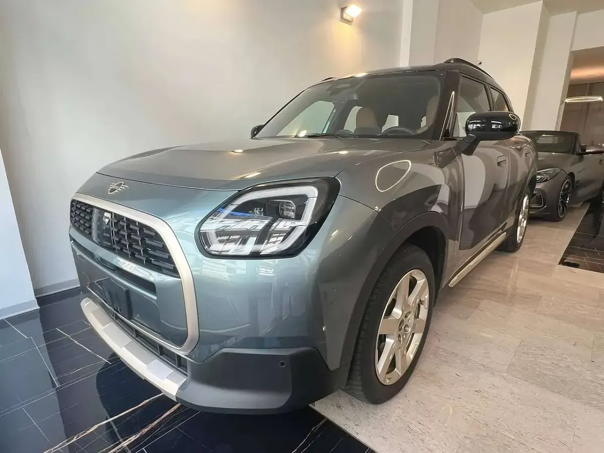 Usata Mini Cooper Countryman Favoured 170 CV (125 kW) 2024 Rooftop grey SUV