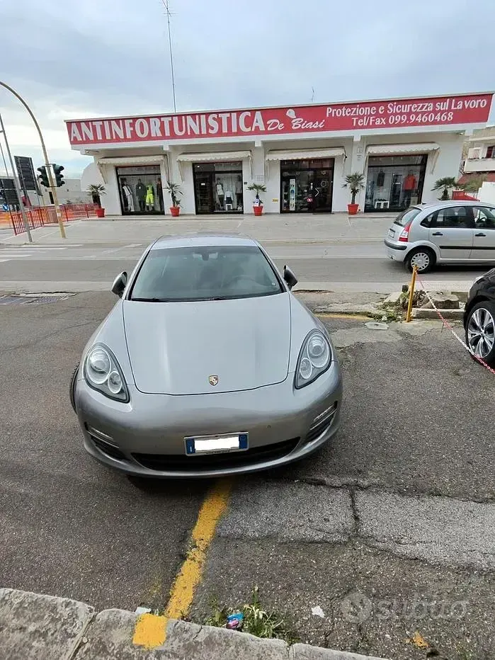 Usata Porsche Panamera 250 CV (183 kW) 2012 Grigio Utilitaria