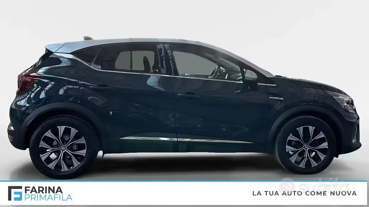 Usata Renault Captur Techno 101 CV (74 kW) 2023 Blu marine/tetto grigio chiaro SUV