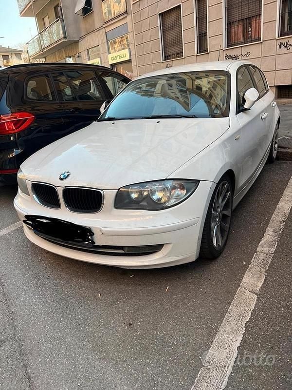 Usata BMW 118 143 CV (105 kW) 2010 Bianco Utilitaria