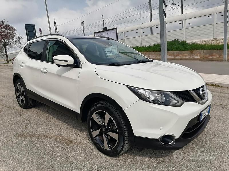 Usata Nissan Qashqai Tekna 110 CV (80 kW) 2017 Bianco SUV