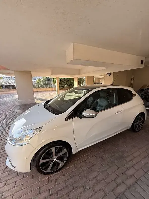 Usata Peugeot 208 S 92 CV (67 kW) 2015 Utilitaria