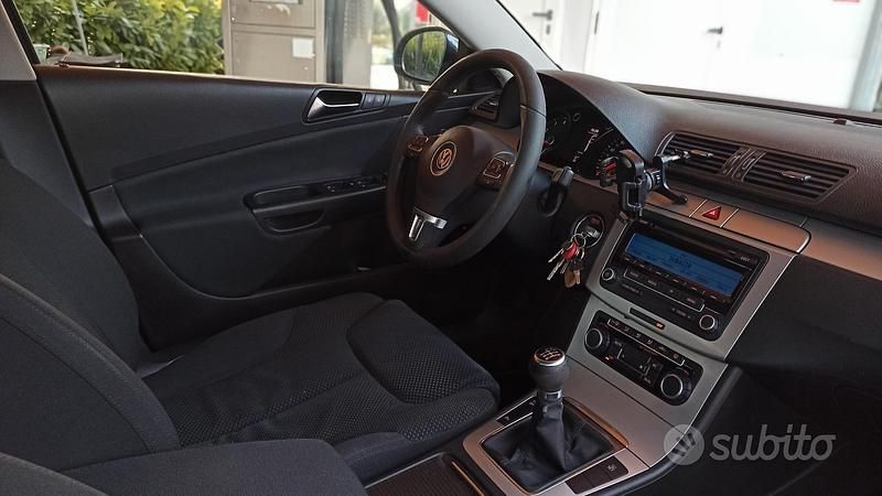 Usata VW Passat 150 CV (110 kW) 2010 Grigio Station wagon