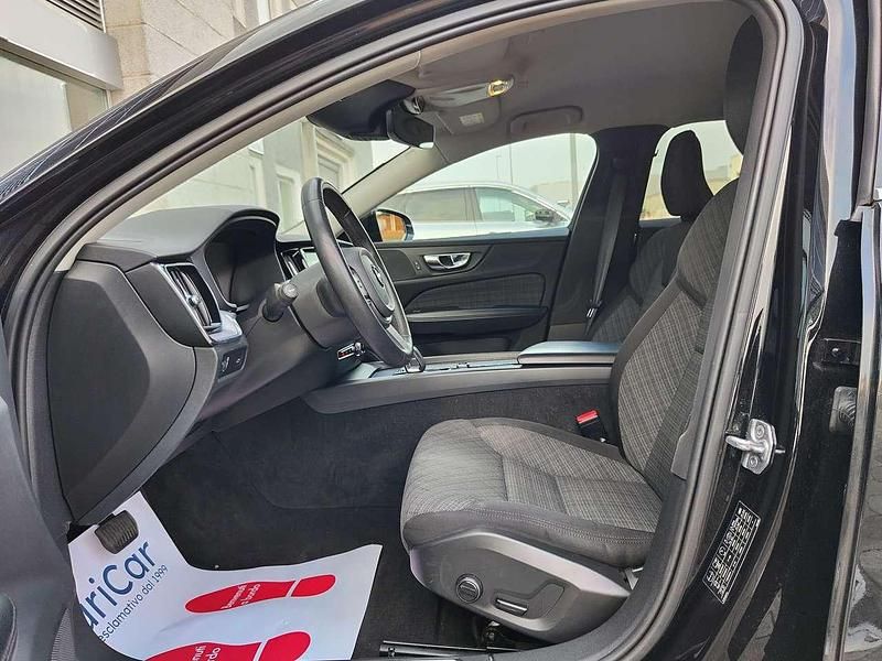 Usata Volvo V60 Momentum 197 CV (144 kW) 2021 Nero Station wagon