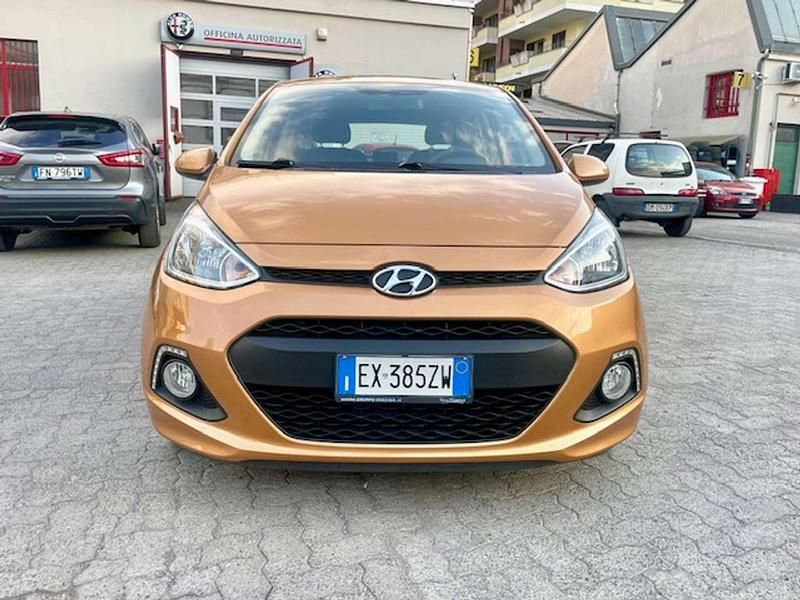 Usata Hyundai i10 Comfort 69 CV (50 kW) 2015 Bronzo Utilitaria