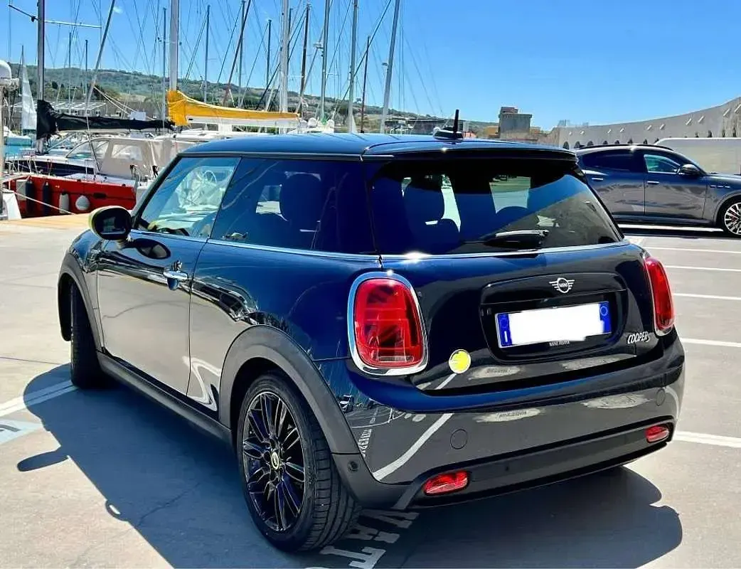 Usata Mini Cooper SE 75 kW (102 CV) 2021 Blu/azzurro Utilitaria