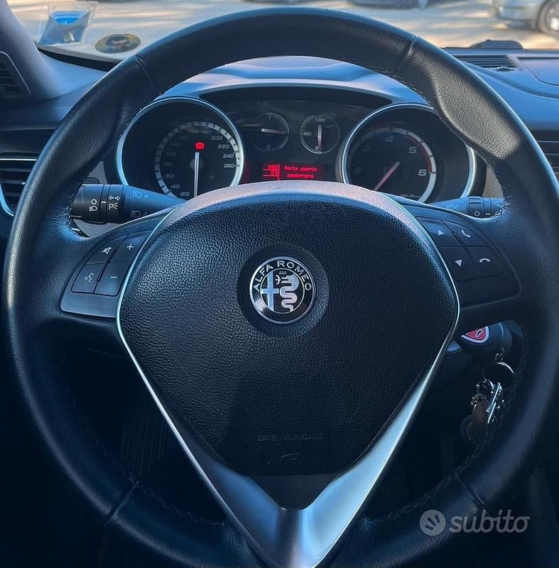 Usata Alfa Romeo Giulietta 105 CV (77 kW) 2014 Grigio Berlina