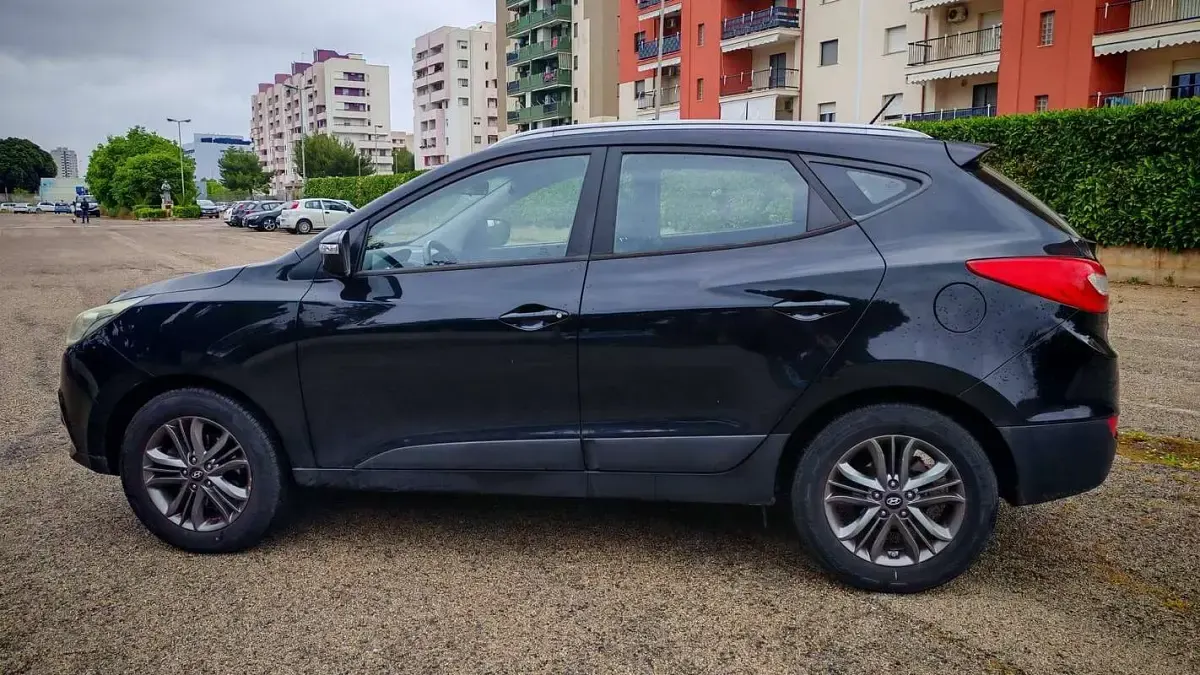 Käytetty Hyundai ix35 Comfort 116 HP (85 kW) 2014 Musta Katumaasturi
