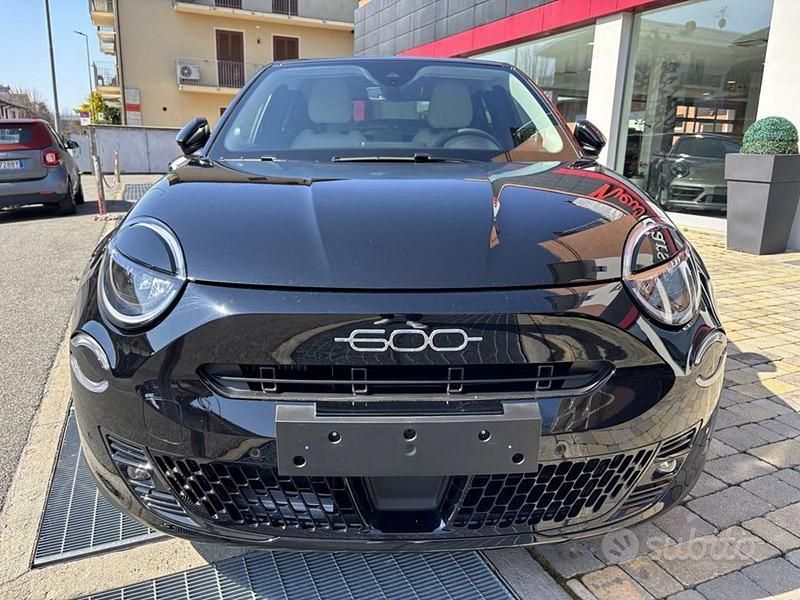 Usata Fiat 600 La Prima 110 CV (80 kW) 2025 Nero SUV