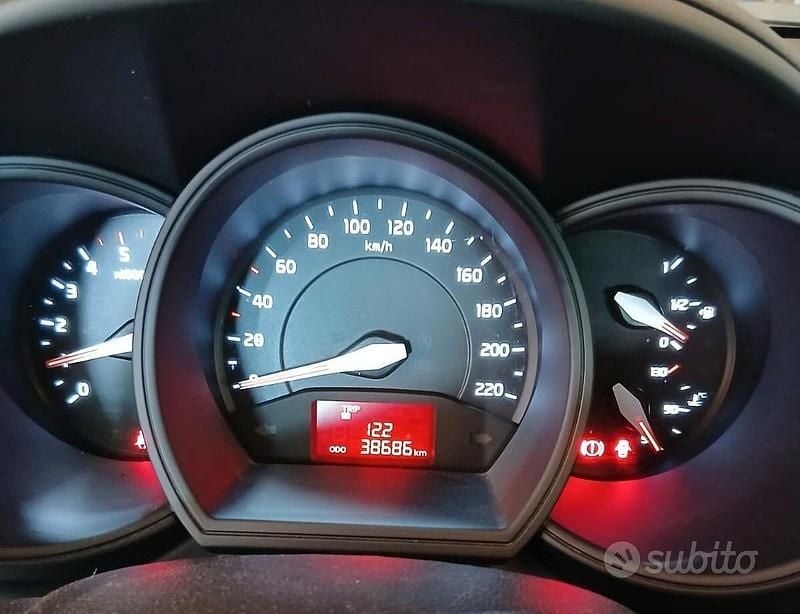 Usata Kia Rio 75 CV (55 kW) 2016 Utilitaria