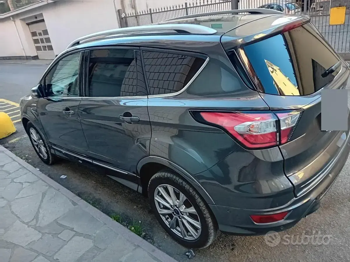 Usata Ford Kuga Vignale 150 CV (110 kW) 2019 Grigio SUV
