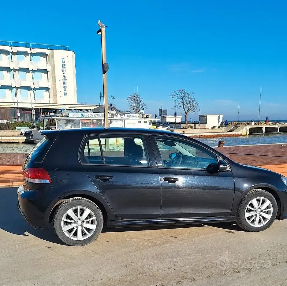 Usata VW Golf VI 105 CV (77 kW) 2011 Nero Utilitaria