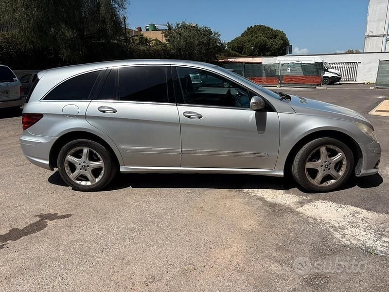 Begagnad Mercedes R320 224 HK (164 kW) 2009 Grå Minibuss