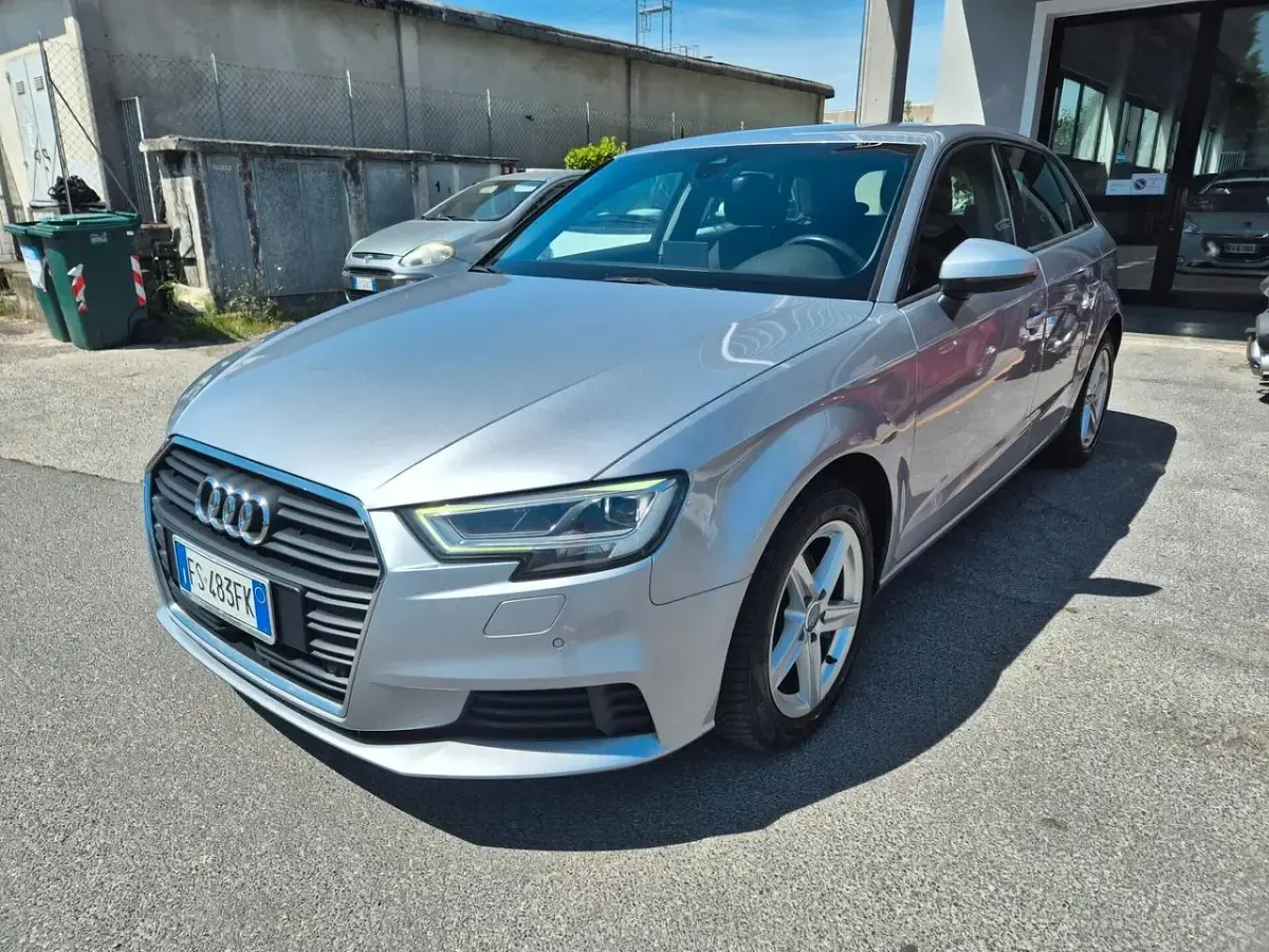 Gebraucht Audi A3 Ambiente 116 PS (85 kW) 2018 Silber Limousine