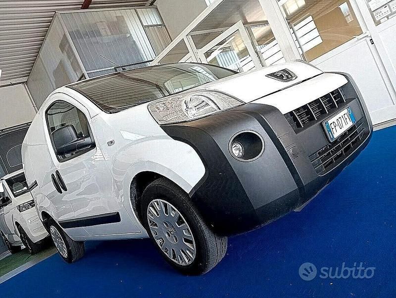 Bianco Usata 2018 Peugeot Bipper Furgone | 5990 € (Buon prezzo) - Immagine 1/4
