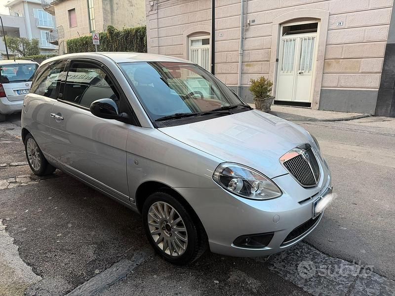 Usata Lancia Ypsilon 69 CV (50 kW) 2012 Grigio Utilitaria