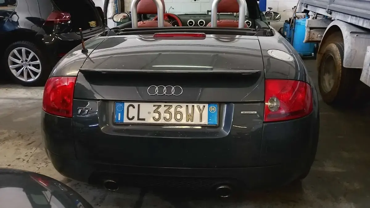 Usata Audi TT Roadster Ambiente 224 CV (164 kW) 2004 Grigio Cabrio