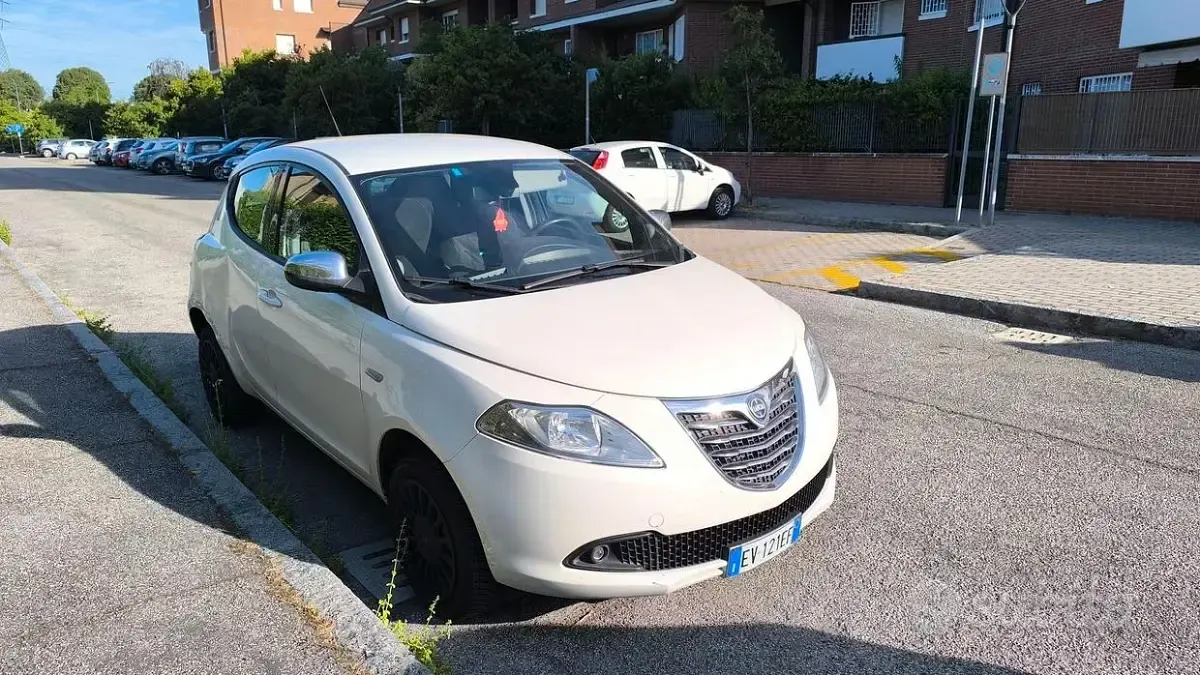 Usata Lancia Ypsilon 85 CV (62 kW) 2014 Bianco Utilitaria