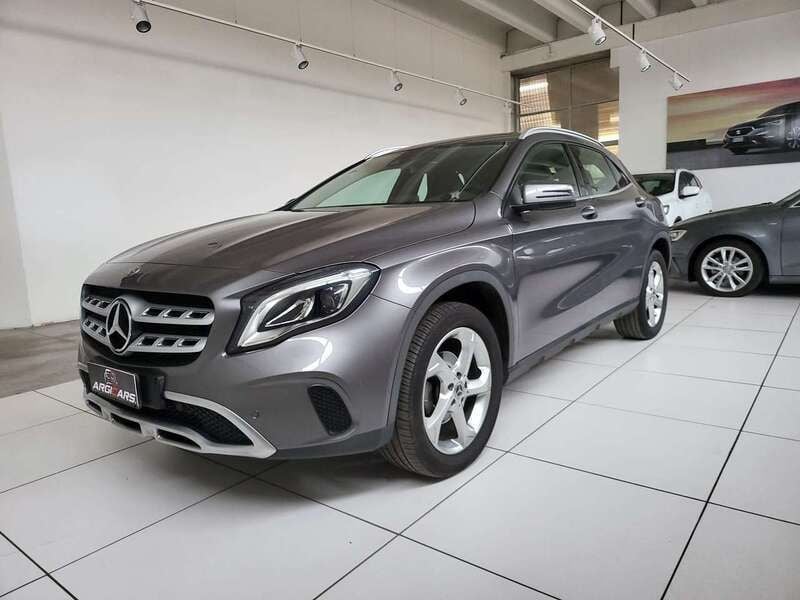 Grigio Usata 2019 Mercedes GLA200 Premium SUV | 18.901 € (Super prezzo) - Immagine 1/4